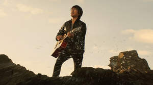 高橋優、山崎賢人の先輩役でCM出演。舞台は秋田“ゴジラに見える岩”