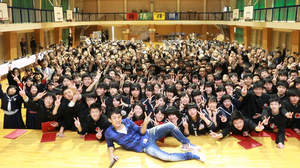 ファンキー加藤、10回目の卒業生応援ライブは和歌山県かつらぎ町立笠田中学校