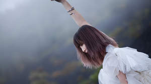 大森靖子、富士山麓と渋谷で撮影した「POSITIVE STRESS」のMVを公開