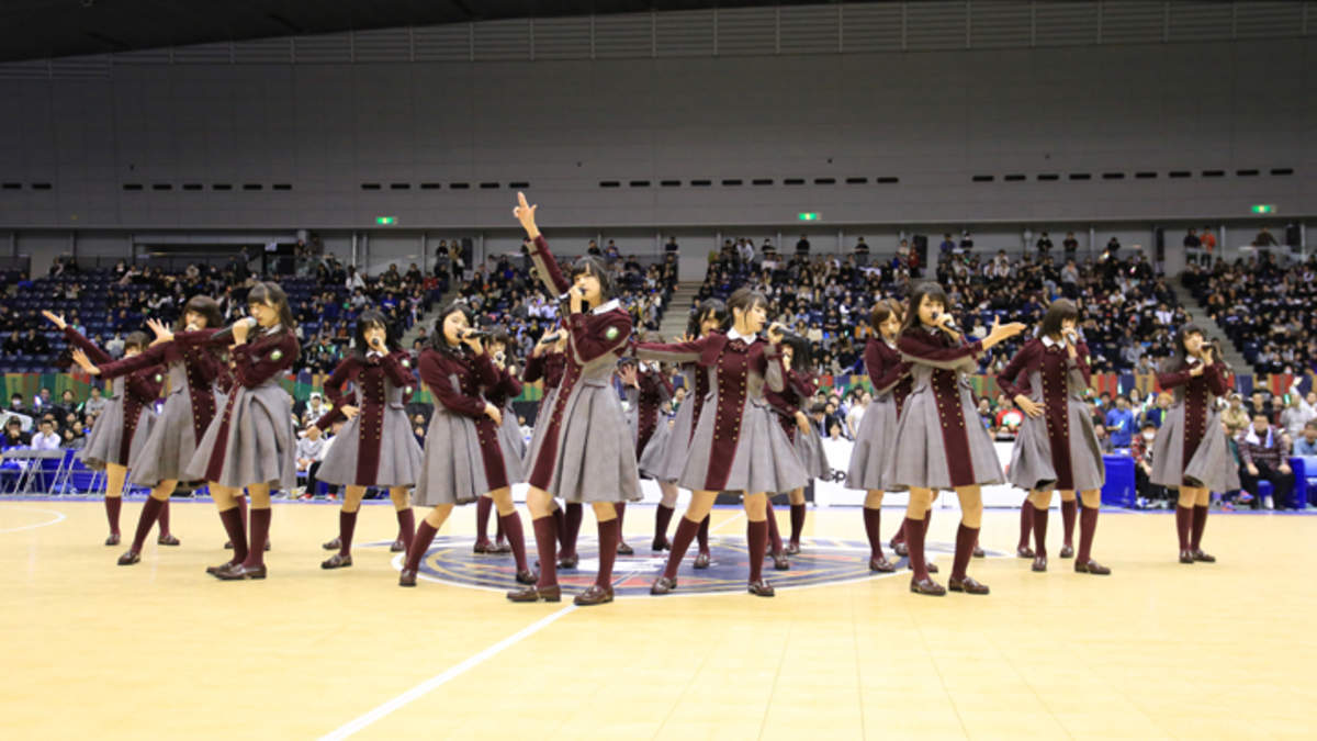 欅坂46、初のスポーツイベントで「二人セゾン」披露 | BARKS