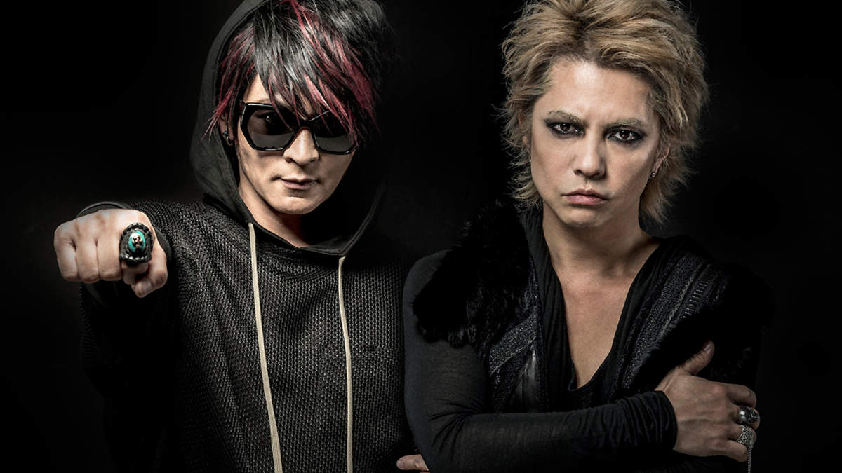 VAMPS、LA撮影による新曲「CALLING」MVにダークな演出 | BARKS