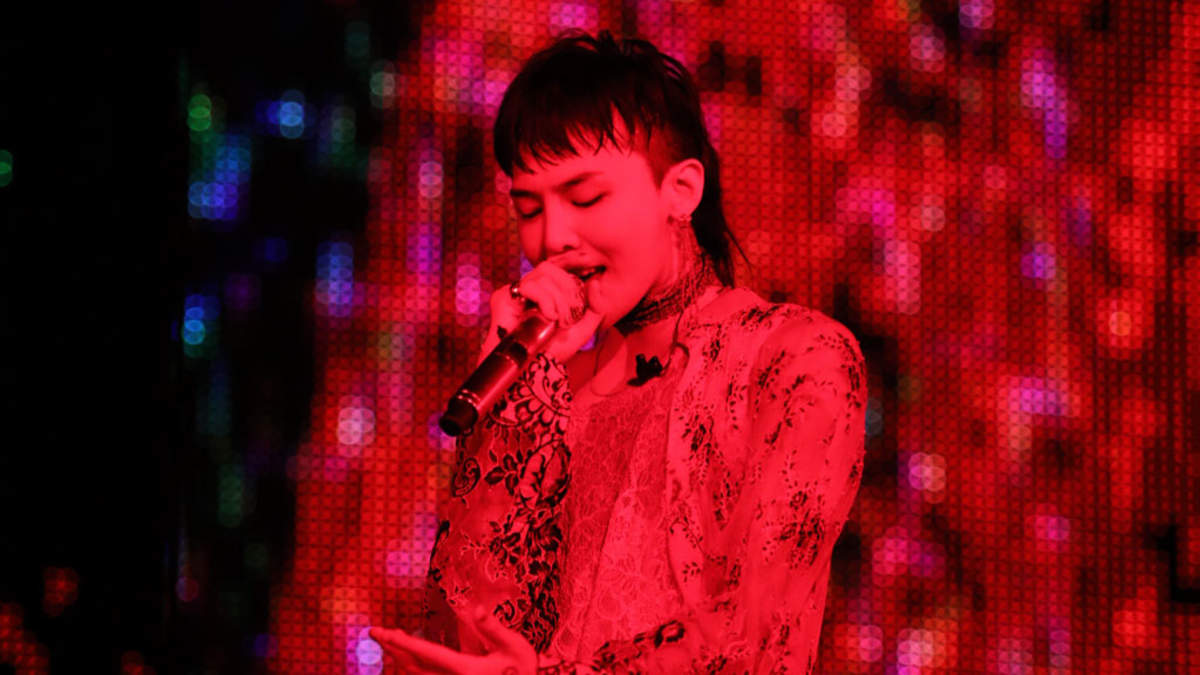 G Dragon Bigbangデビュー記念日にワールドツアー日本公演開幕 Barks