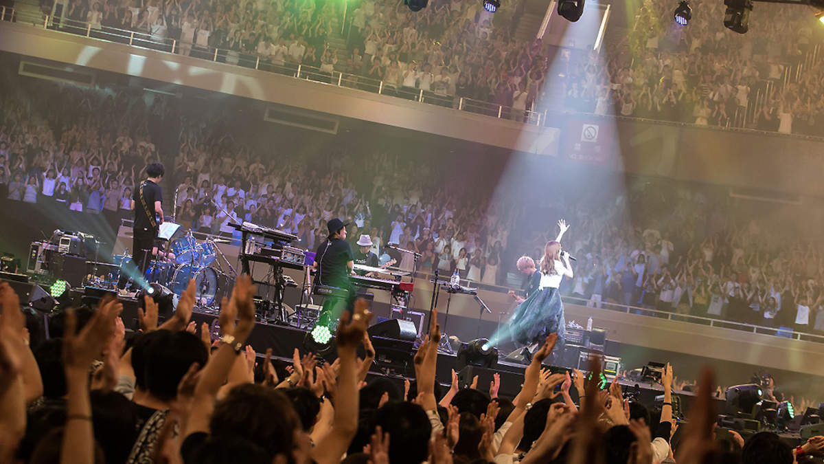 レポート Aimer 初の武道館ワンマンで13 000人を魅了 Barks