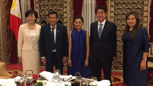 Beverly、安倍総理とフィリピンのドゥテルテ大統領の前でサプライズ歌唱