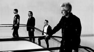 U2、MTVアワーズ・アイコン賞受賞でロンドン街頭パフォーマンス