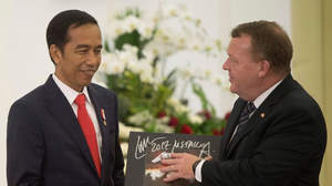 デンマーク首相、メタリカのボックス・セット贈呈は“ハード・ロック外交”