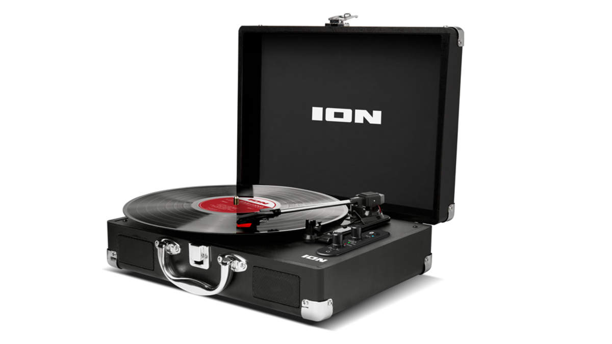 ION Audio、ポータブル・スーツケース型Bluetooth対応レコードプレーヤー「Vinyl Motion  Air」を2018年4月4日（水）販売開始 | BARKS