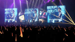 【ライブレポート】MAYDAY、ワールドツアー日本武道館公演でコンセプチュアルなステージを披露。GLAYとのサプライズ共演も