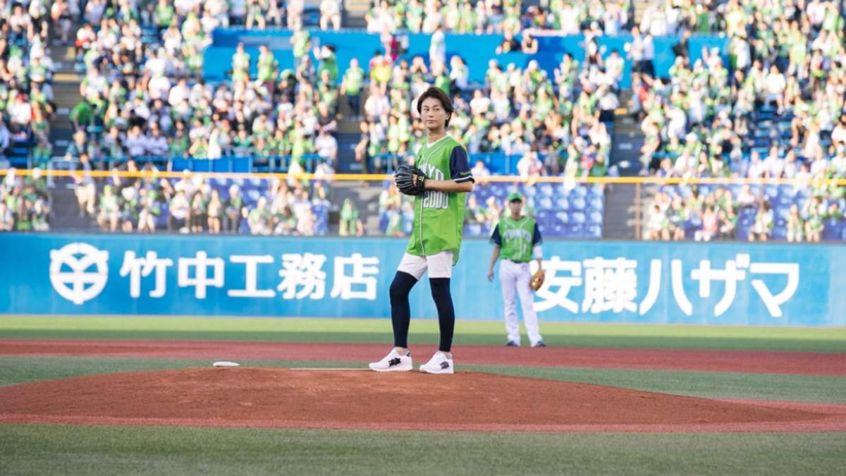 氷川きよし 3年連続となる神宮球場始球式 勝負の花道 新タイプ発売 Barks