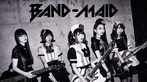 BAND-MAID、新曲MVでバーチャル・リアリティの世界を表現