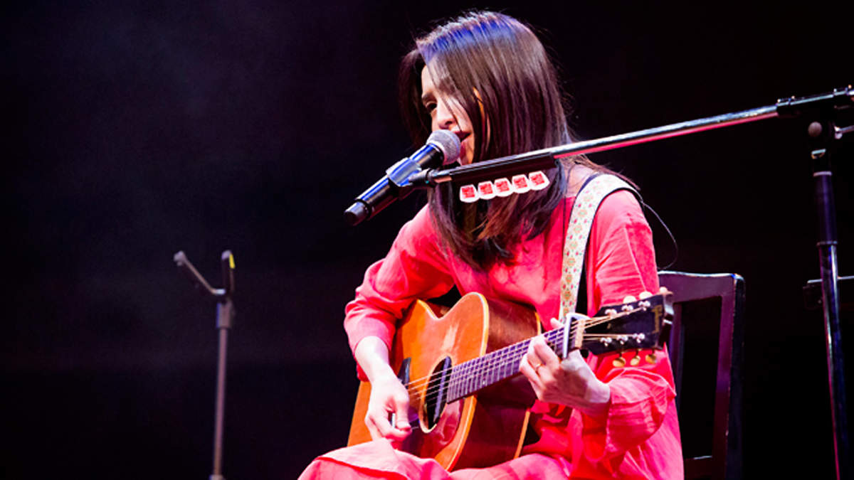 【ライブレポート】植田真梨恵、たったひとりの回転円形ステージで「そこにしかないものだと思っています」 | BARKS