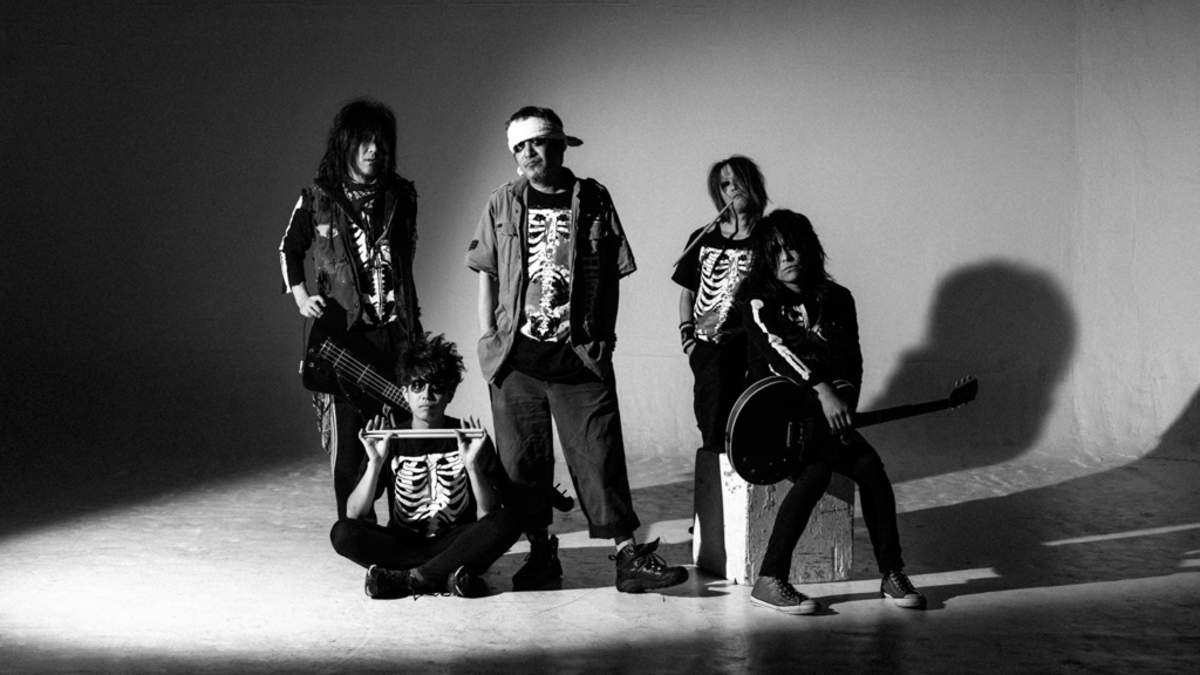 インタビュー The Slut Banks 荒々しいロックンロールと様々なジャンルの要素がミックスされた魅力的なニュー アルバム Noiz The Ripper Barks
