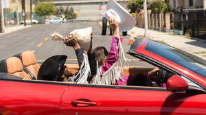 Lil Nas X、「Old Town Road」のヒットを祝い、マイリー・パパにマセラッティをプレゼント