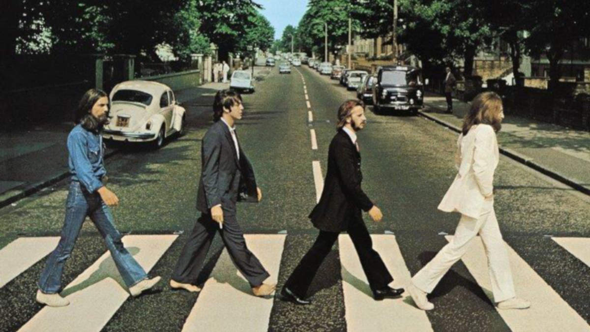 ザ・ビートルズ『Abbey Road』ジャケ写撮影50周年を祝い、ファンがアビー・ロードに集結 | BARKS