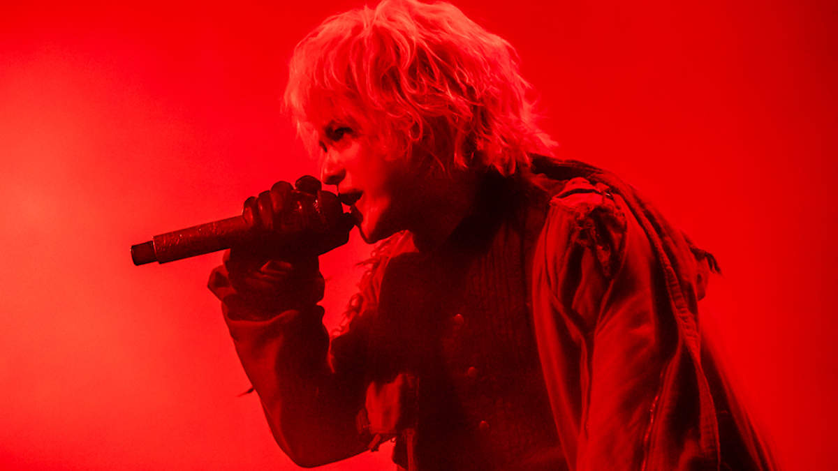 【レポート】HYDE、初の無観客配信ライヴにして2020年初ライヴで「Come on！お茶の間！」 | BARKS