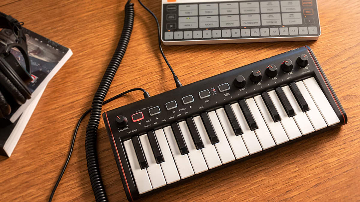 Ik Multimedia オーディオアウトを備えたコンパクトな25鍵midiキーボード Irig Keys 2 Mini Barks