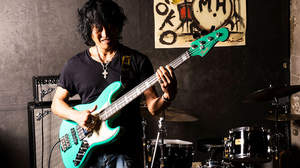 フェンダー、日野“JINO”賢二のこだわりを凝縮したシグネイチャーモデル「JINO Jazz Bass」がSHSピックアップ構成で登場