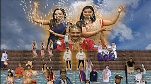 ゆず、インド風味曲「イマサラ」MVを1年越しに公開。“チープでカオス”に振り切った衝撃映像