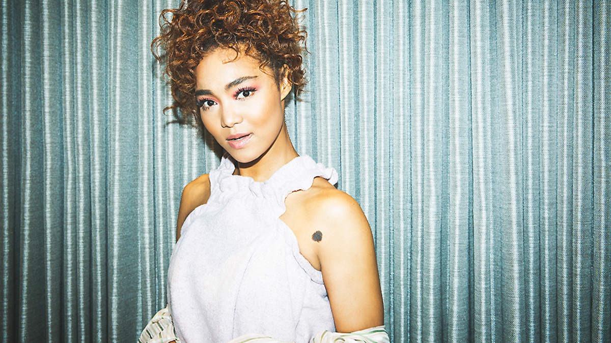 インタビュー Crystal Kay 自身初のカバーアルバムを全曲解説 素直に歌うということ Barks