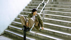 石崎ひゅーい、「アヤメ」配信リリース記念YouTube LIVEに『警視庁・捜査一課長』のビビ出演