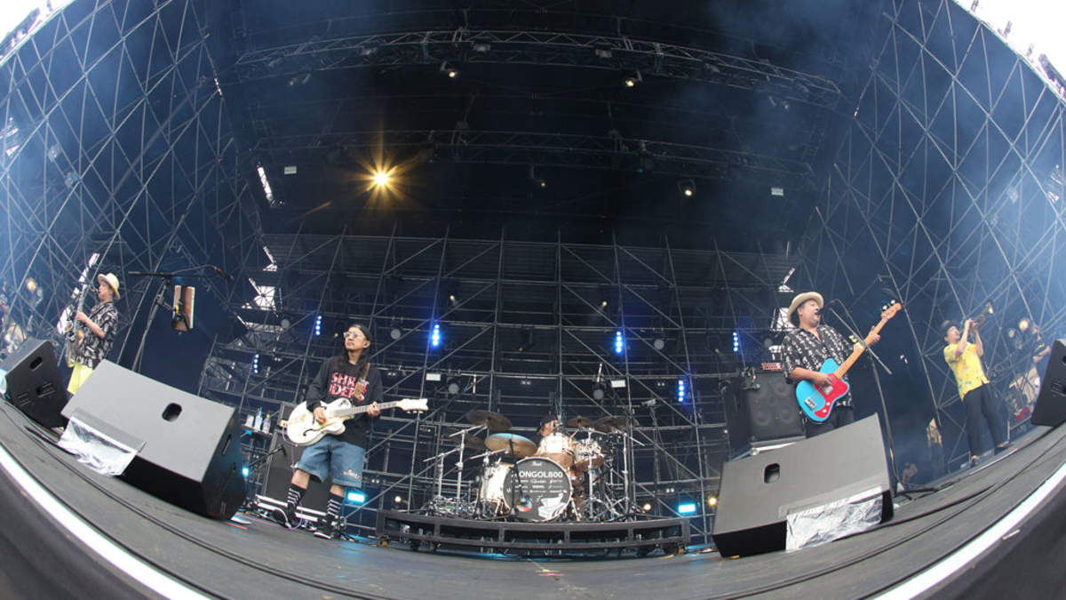【速レポ】<SATANIC CARNIVAL>MONGOL800、雨上がりの温かで朗らかなステージ「富士山が見えてきました」 | BARKS 【速レポ】<SATANIC CARNIVAL>MONGOL800、雨上がりの温かで朗らかなステージ「富士山が見えてきました」 | BARKS