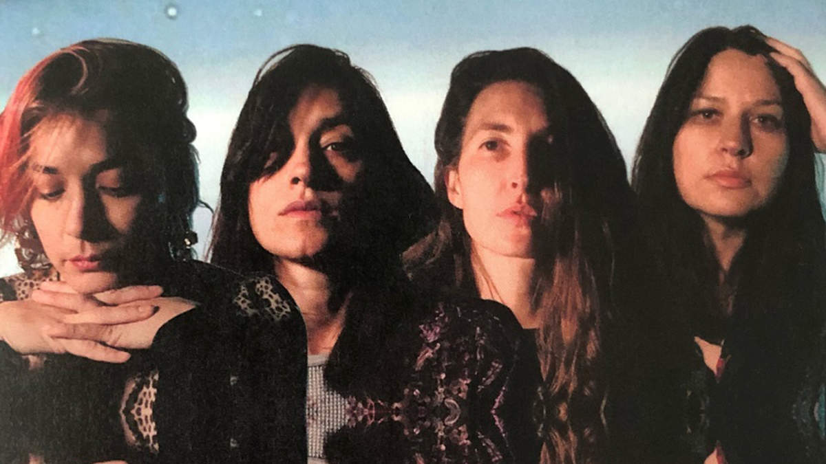 米LAの4人組女性アートロック・バンド“ウォーペイント”、6年振りとなるニューAL『Radiate Like This』5月リリース | BARKS