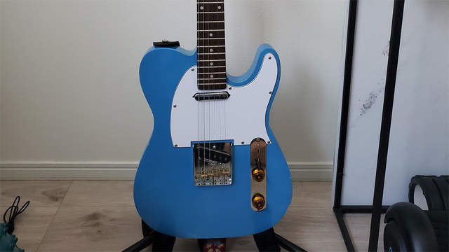塗装ウレタンのつぶし加工ハンドメイド⭐  ラスタカラーな自作エレキギター