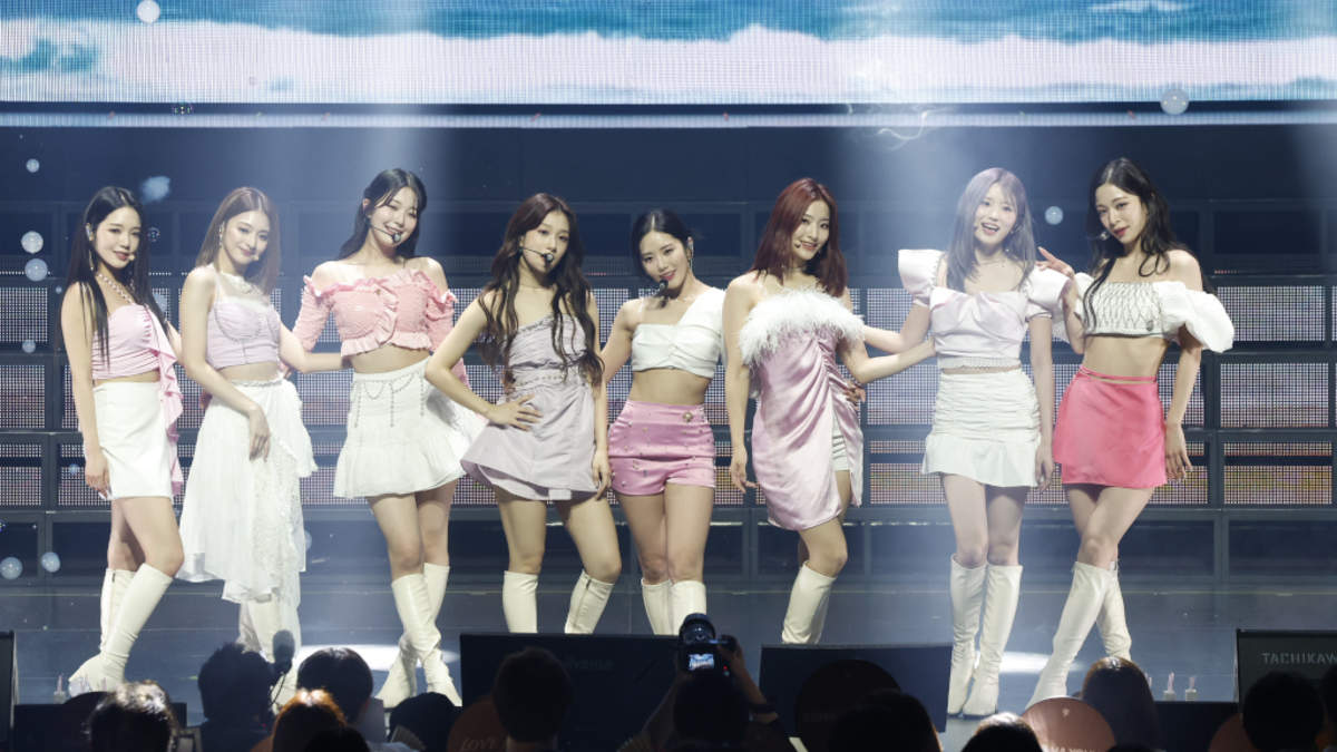 fromis_9、floverとの約束を果たした初の日本単独公演 | BARKS