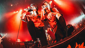 【ライヴレポート】DEZERT × Sadie、＜This Is The “FACT”＞大阪公演で鳴らした愛「関西で一番ヤバイ場所にしようや」
